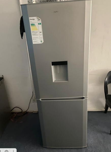 KIC Upright Freezer: 161L