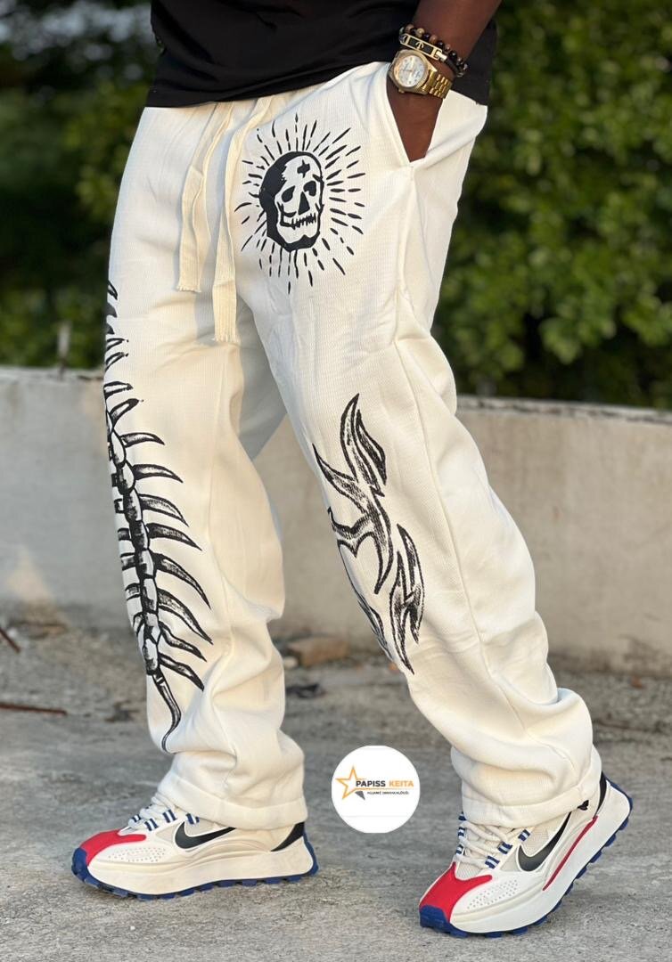 Pantalon blanc imprimé crâne
