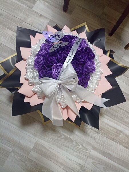 Цветы в подарок. Букеты из роз,из ромашек.