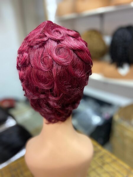 Perruque Bouclée Rouge Élégante