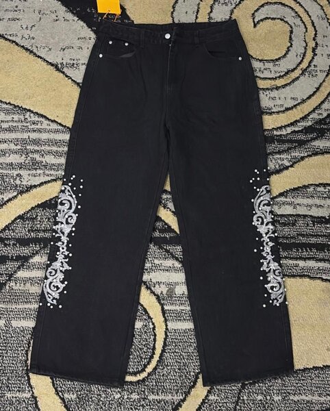 Jean baggy noir brodé chic