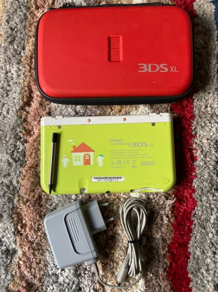 Nintendo New 3DS XL occasion quasi neuve+40 jeux installés