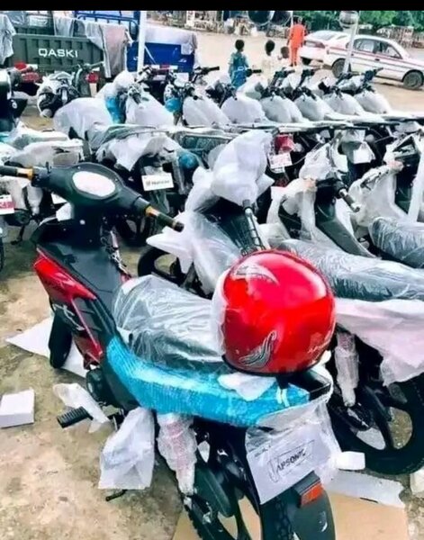 Motos neuves avec casque