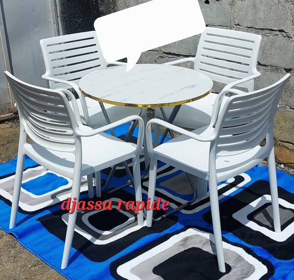 Tables rondes + 4chaises
