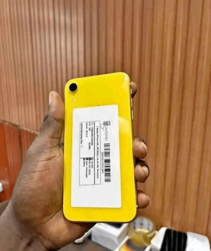 iPhone jaune élégant