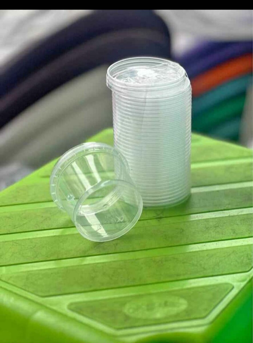 Pot en plastique transparent réutilisable