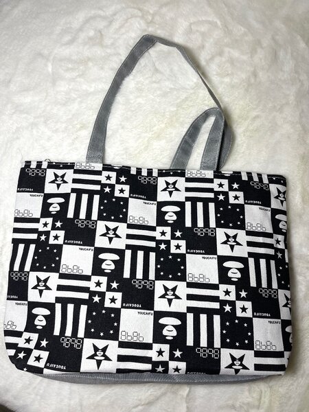 Tote bag