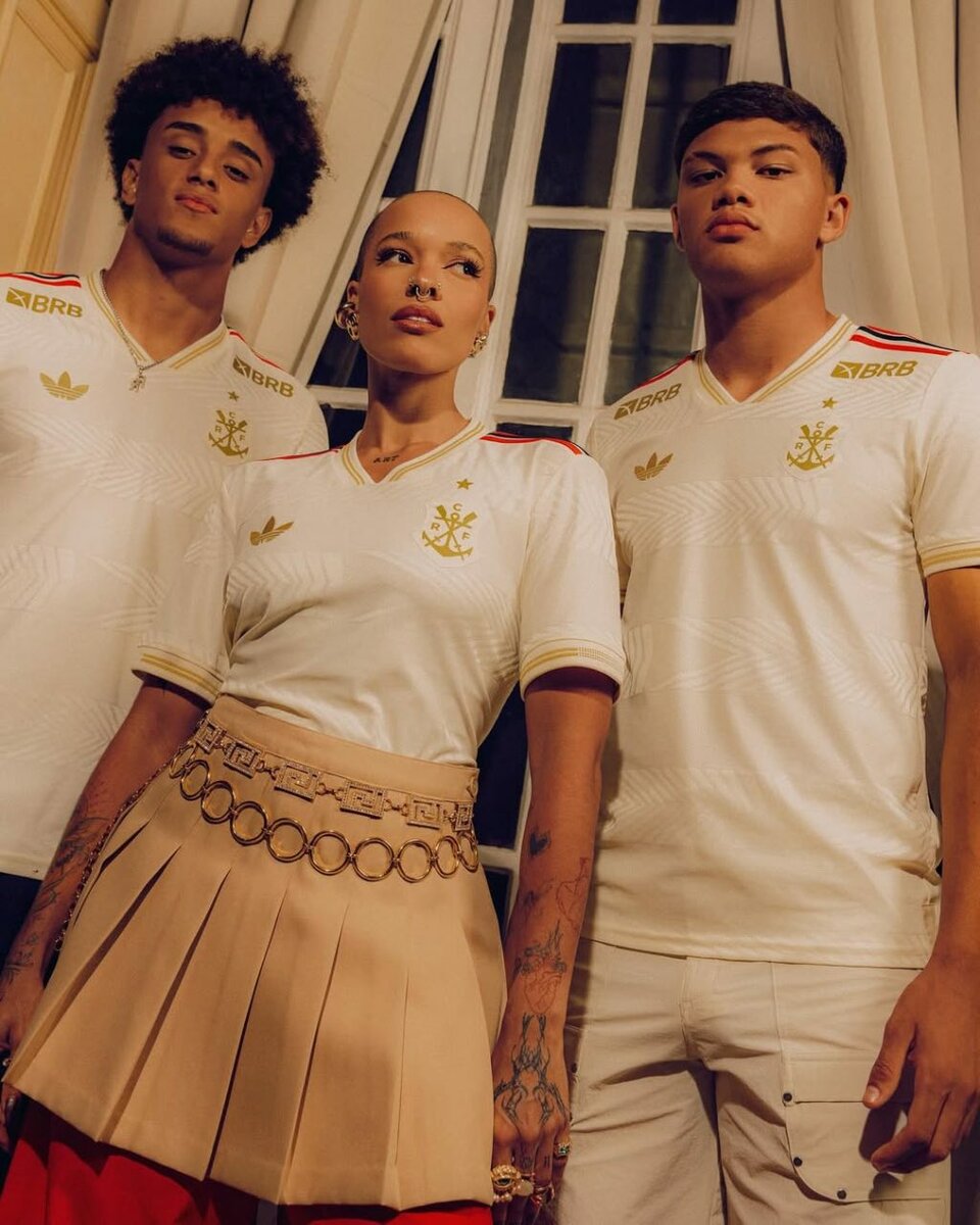 Maillot de football blanc élégant