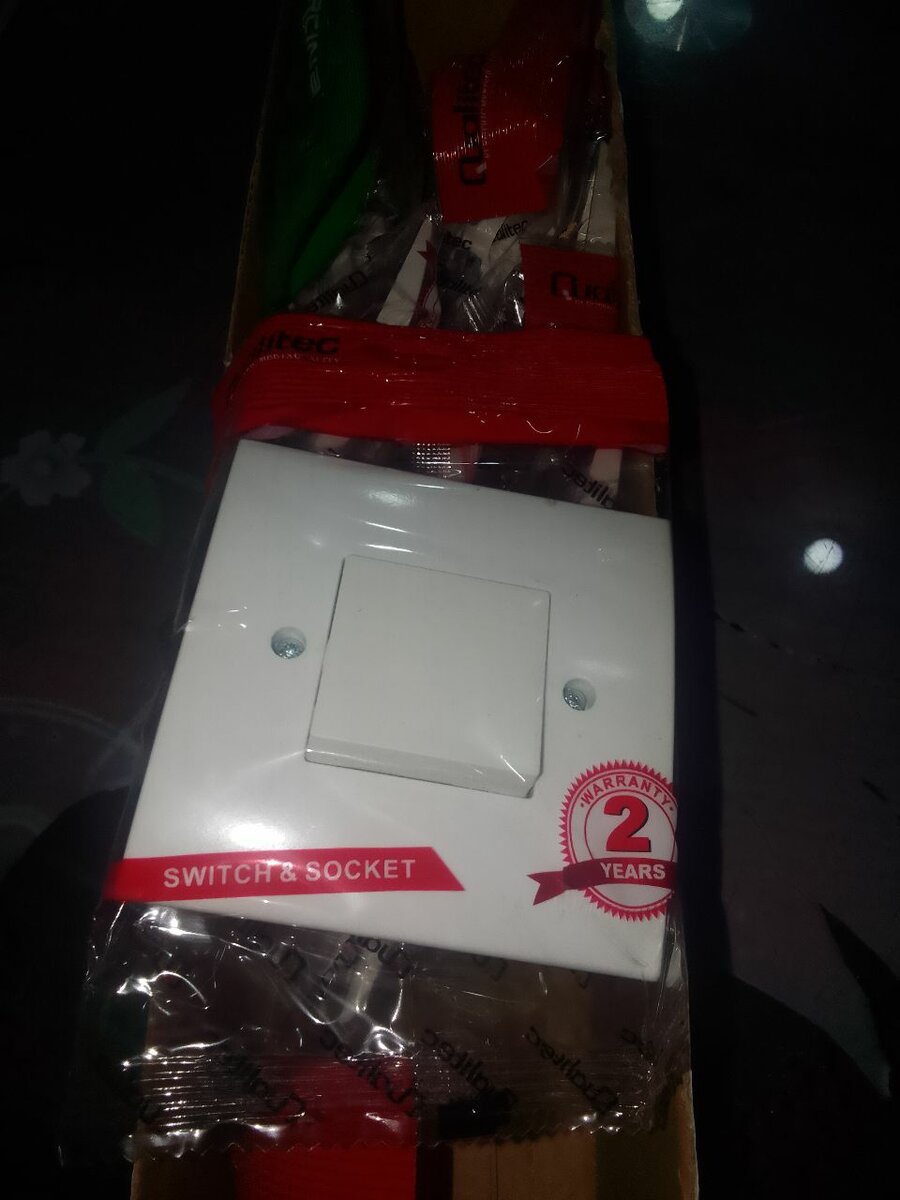 Interrupteur avec prise électrique