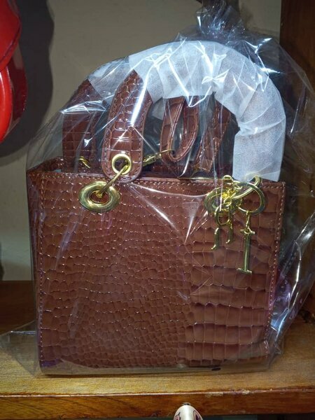 Sac à main croco marron doré