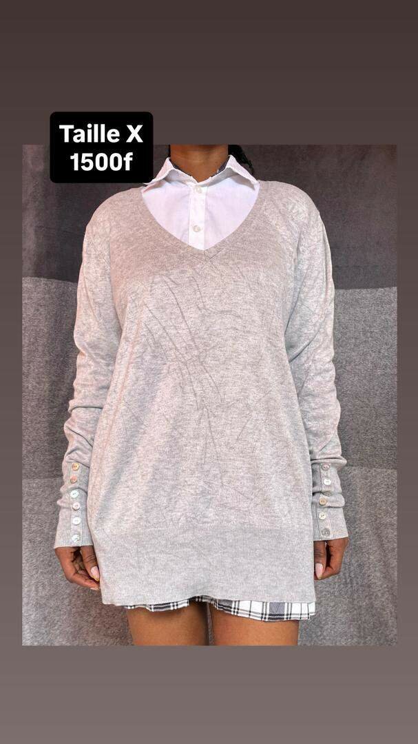 Pull en V gris élégant