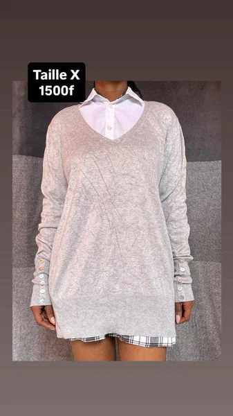 Pull en V gris élégant