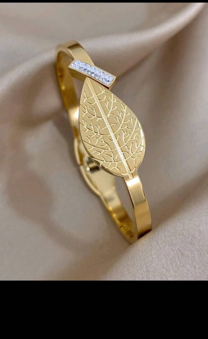 Bracelet acier doré élégant