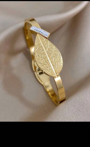 Bracelet acier doré élégant