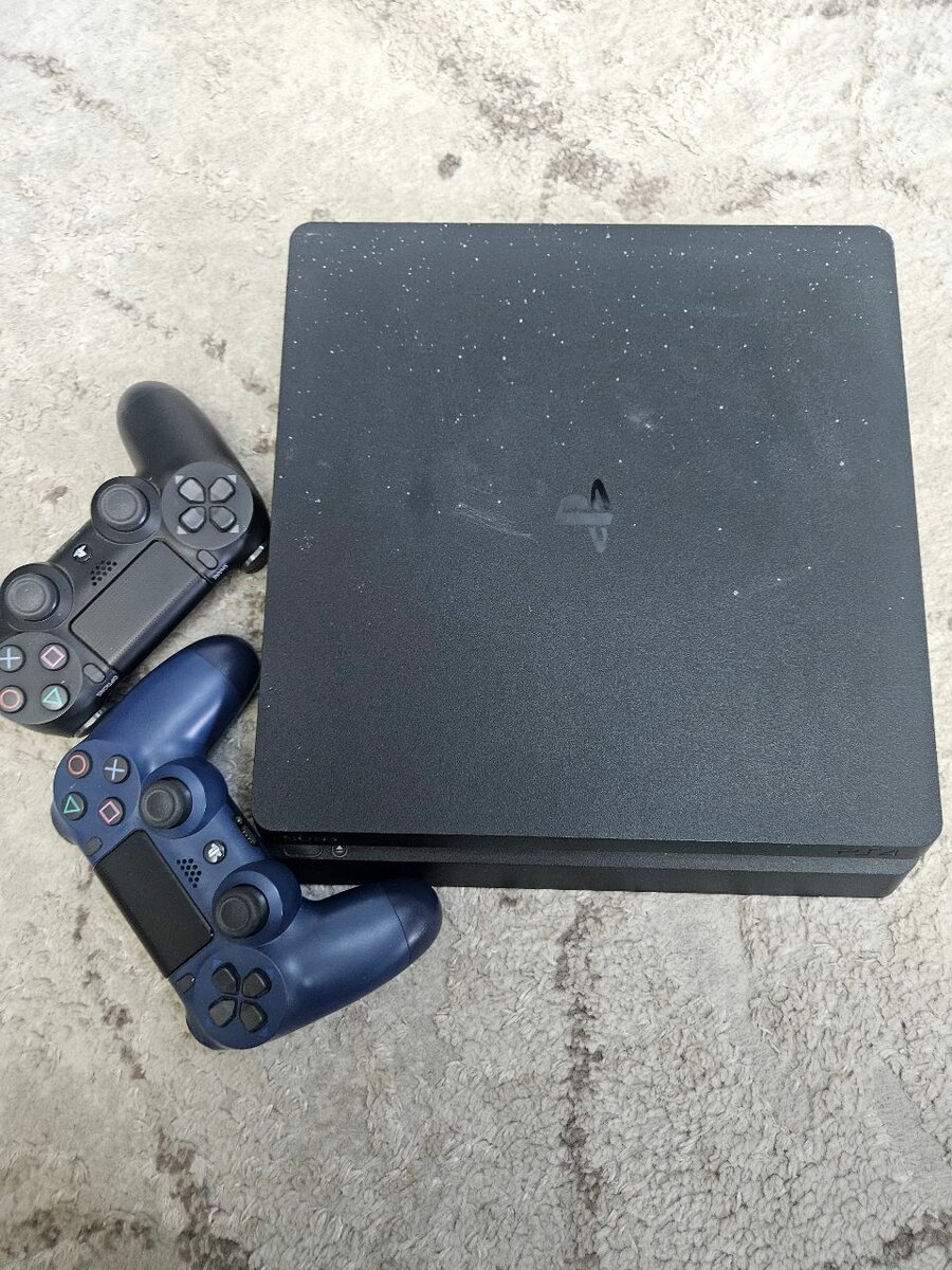 Console PS4 avec Manettes