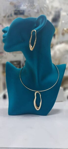 Choker necklace & earrings