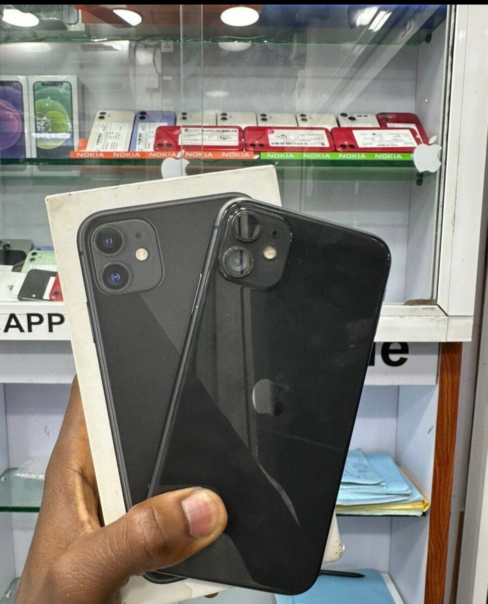 iPhone 11 simple noir