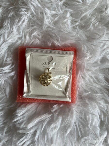 Pendentif doré élégant