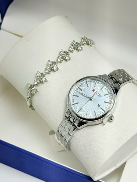 Montre argentée élégante