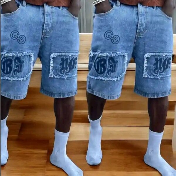 Short en jean avec patchs