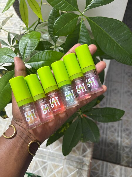 Ensemble de parfums colorés