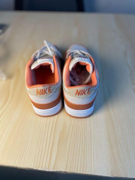 NIKE SB DUNK LOW ORANGE