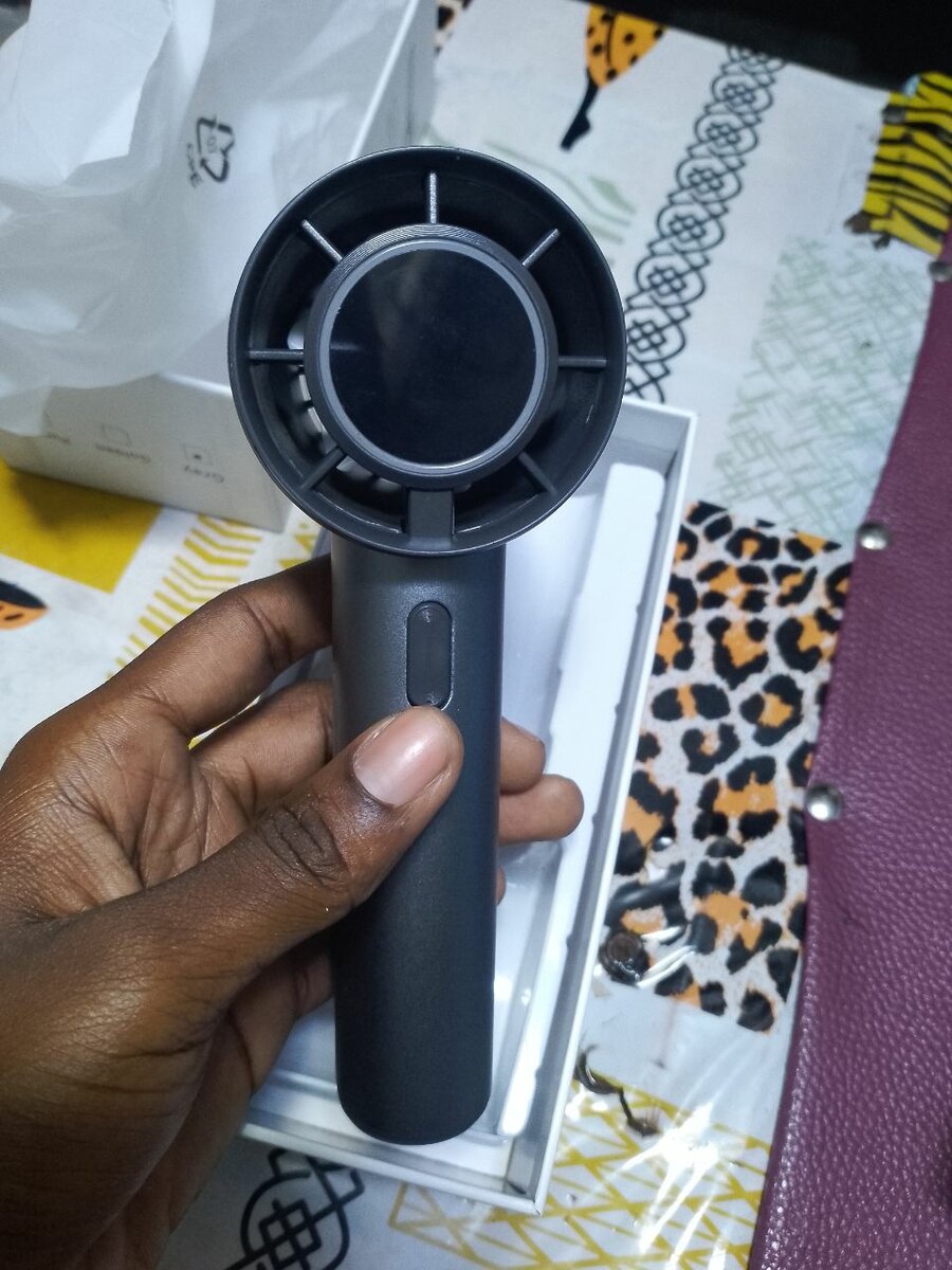 Ventilateur portatif compact