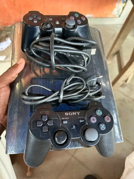 Console Sony PS3 avec manettes