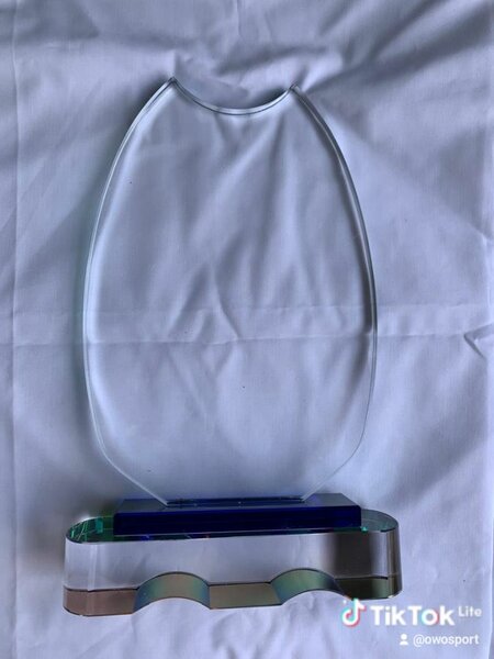 Trophée en verre élégant