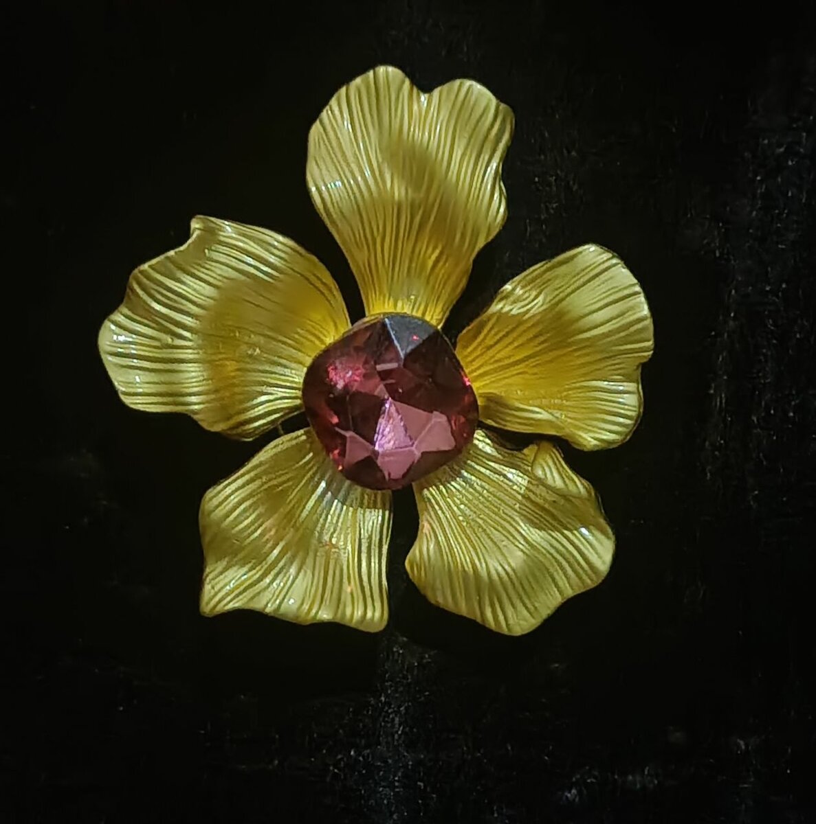 Broche Fleur Dorée Éclatante