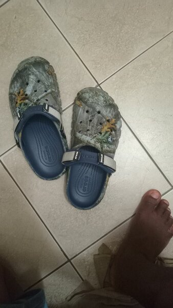 crocs