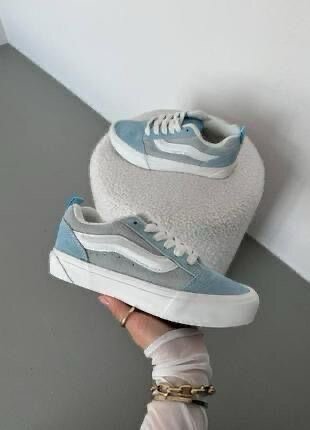 Baskets en daim bleu