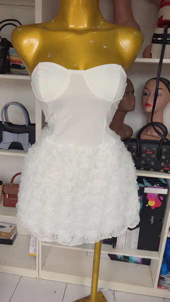 Robe bustier blanche élégante