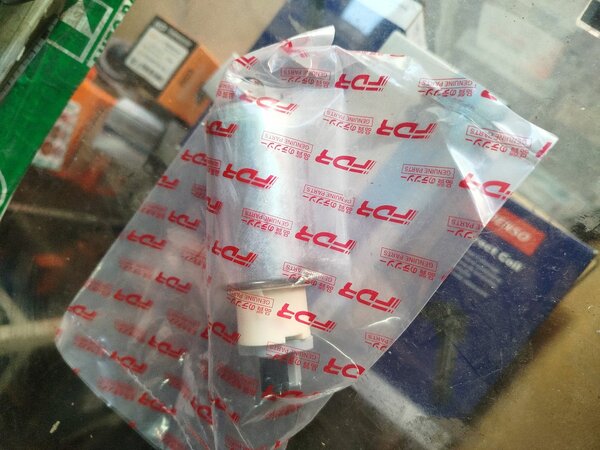 Бенза насос на демио мазда