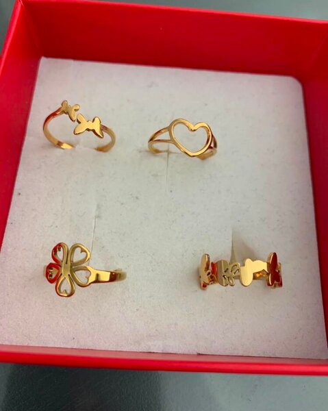 Ensemble de bagues dorées