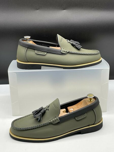 Chaussures, couleur olive