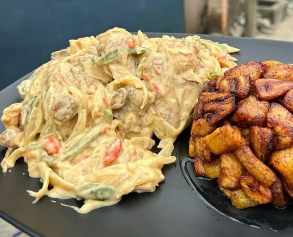 Poulet Mayo , alloco et atieke