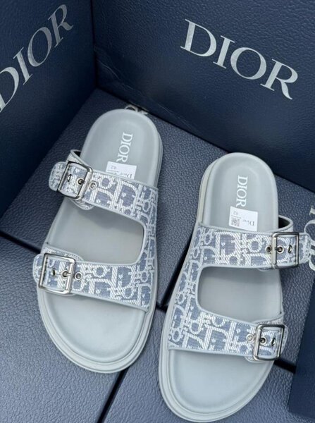 Sandales Dior élégantes