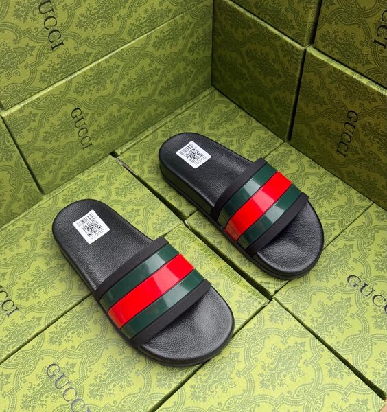 Claquettes Gucci élégantes