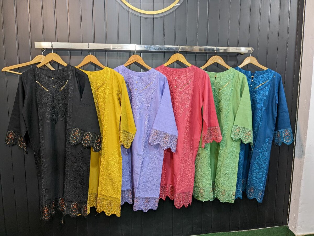 Beautiful elegant stitched 3piece available