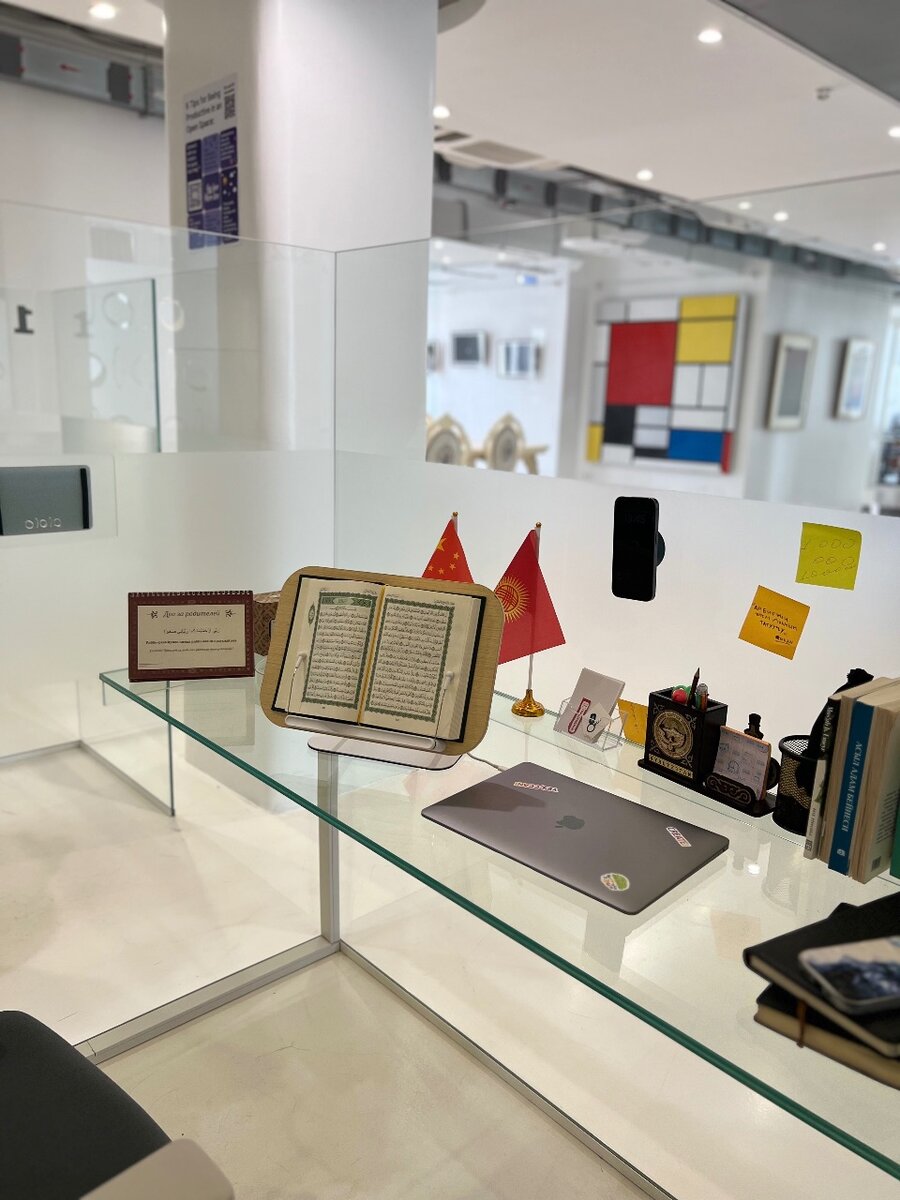 Книжное подставка