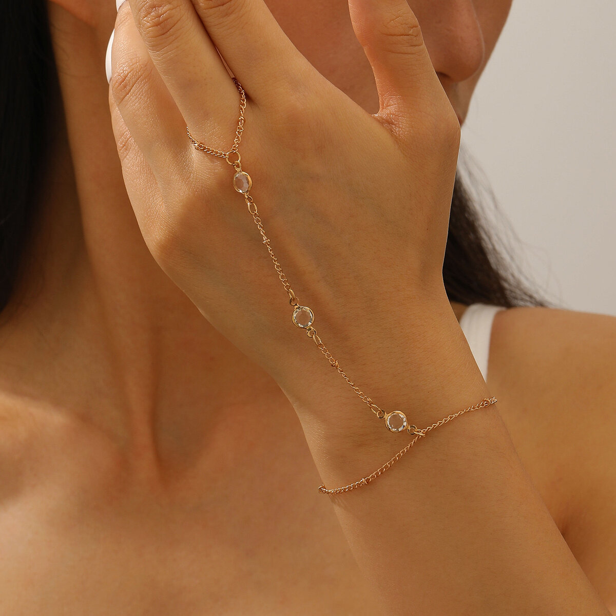 Bracelet chaîne en or avec cristaux