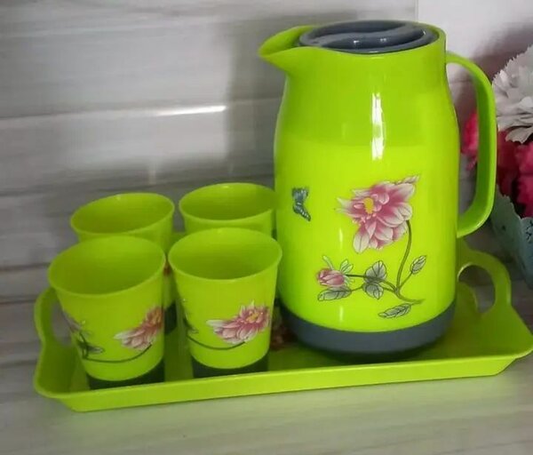 Thermos et gobelets assortis