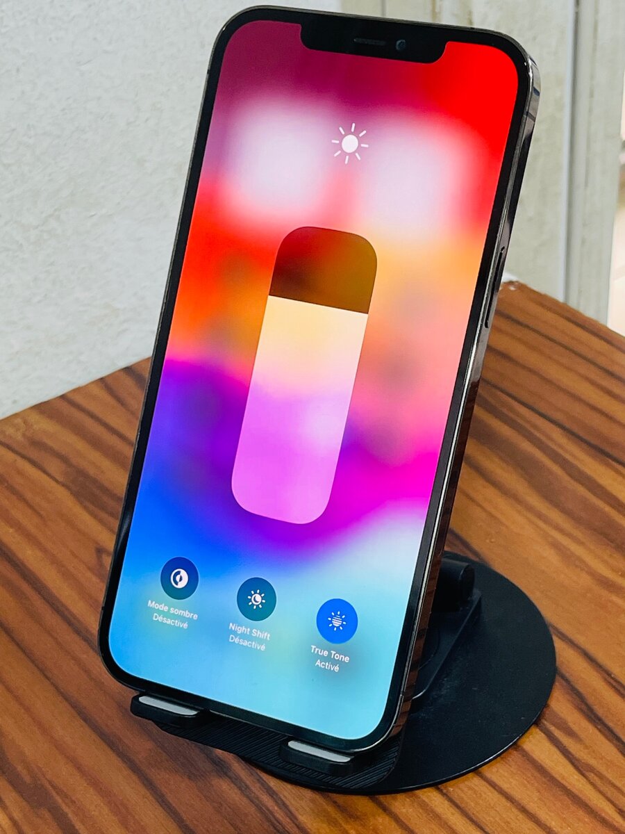 iPhone 12 Pro Max très propre ( vendu avec reçu )