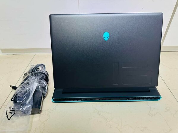 ALIENWARE 16m i9 12 Go Dédiée 