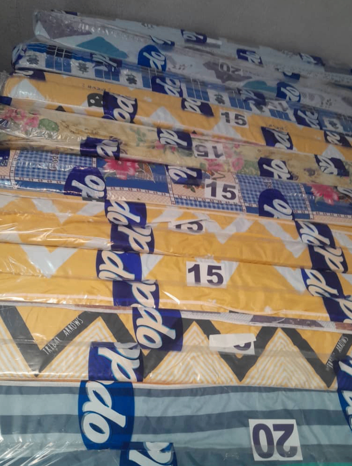 Matelas mousse bleu et ...