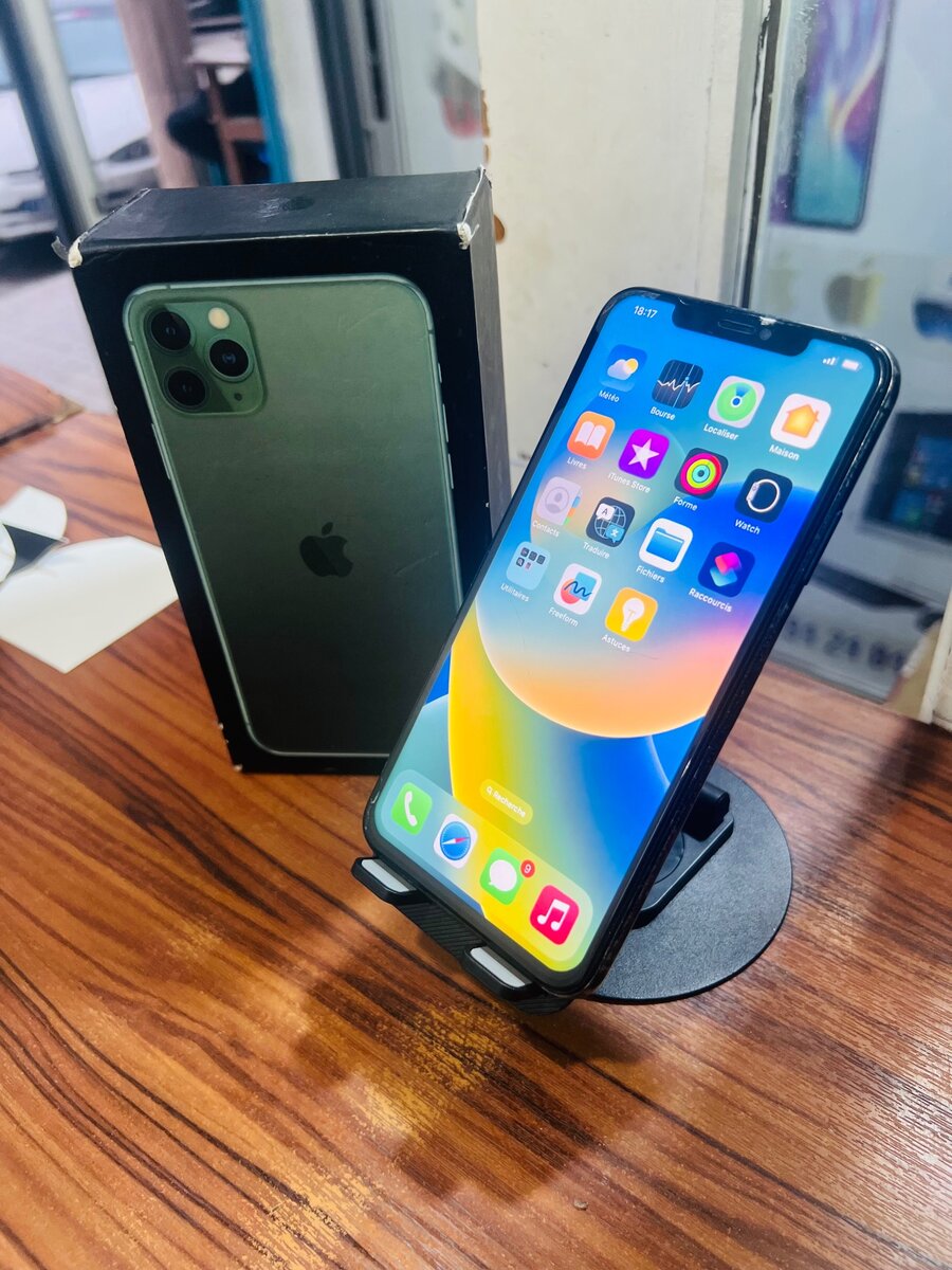 iPhone 11 Pro Max 64gb avec carton