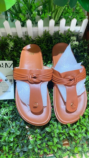 Sandales Cuir Zara.