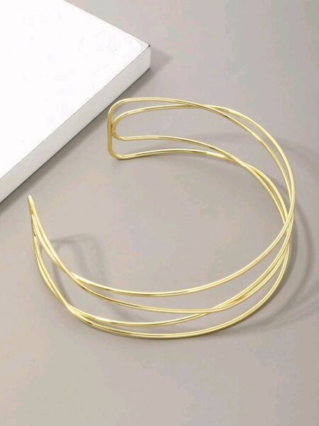 Collier ras du cou doré élégant