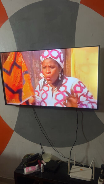 Téléviseurtcl android50 pouces